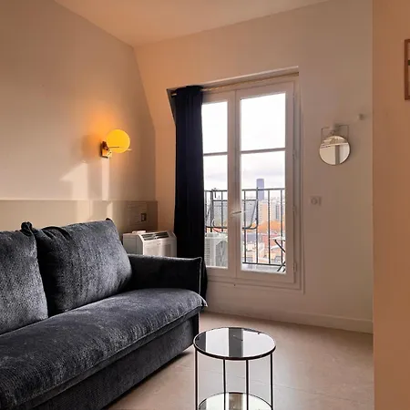 Eiffel Tower View Apartment *